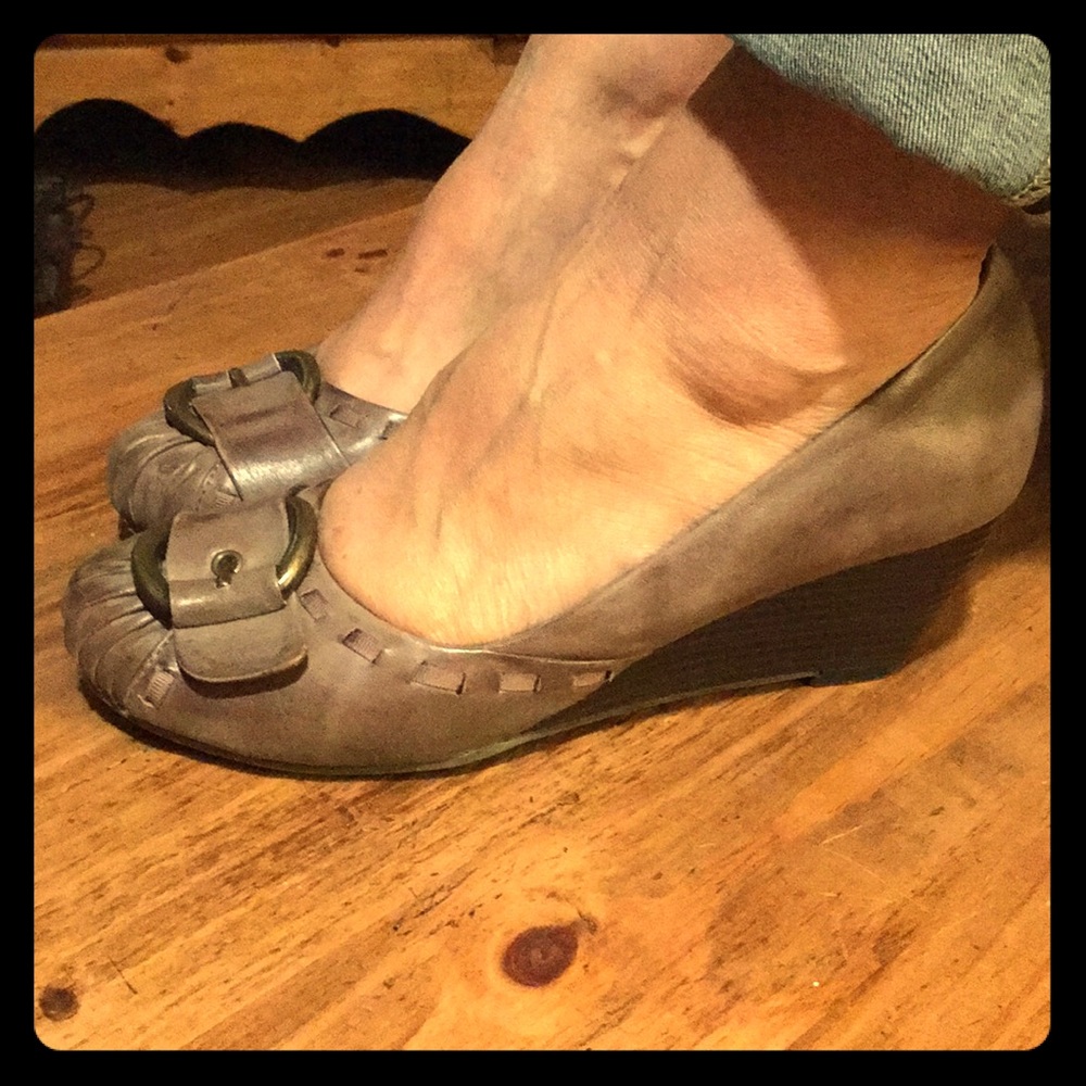 Bare Traps light brown wedges size 8.5